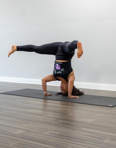 sheila-headstand
